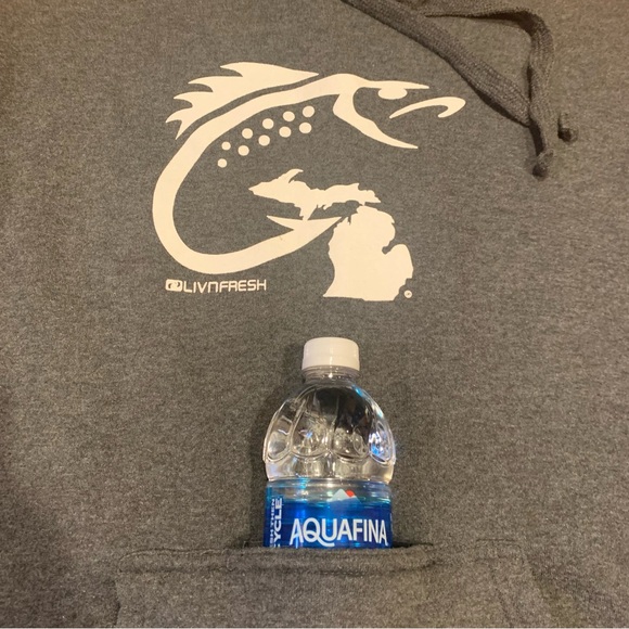 hoodie with hidden beverage pouch - Picture 3 of 12